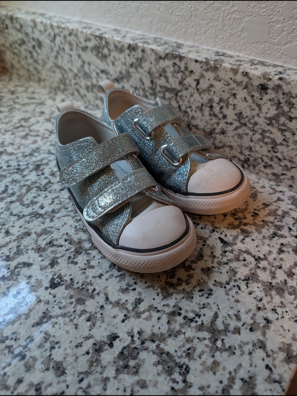 Converse Kids Glitter Velcro Sneakers in Silver